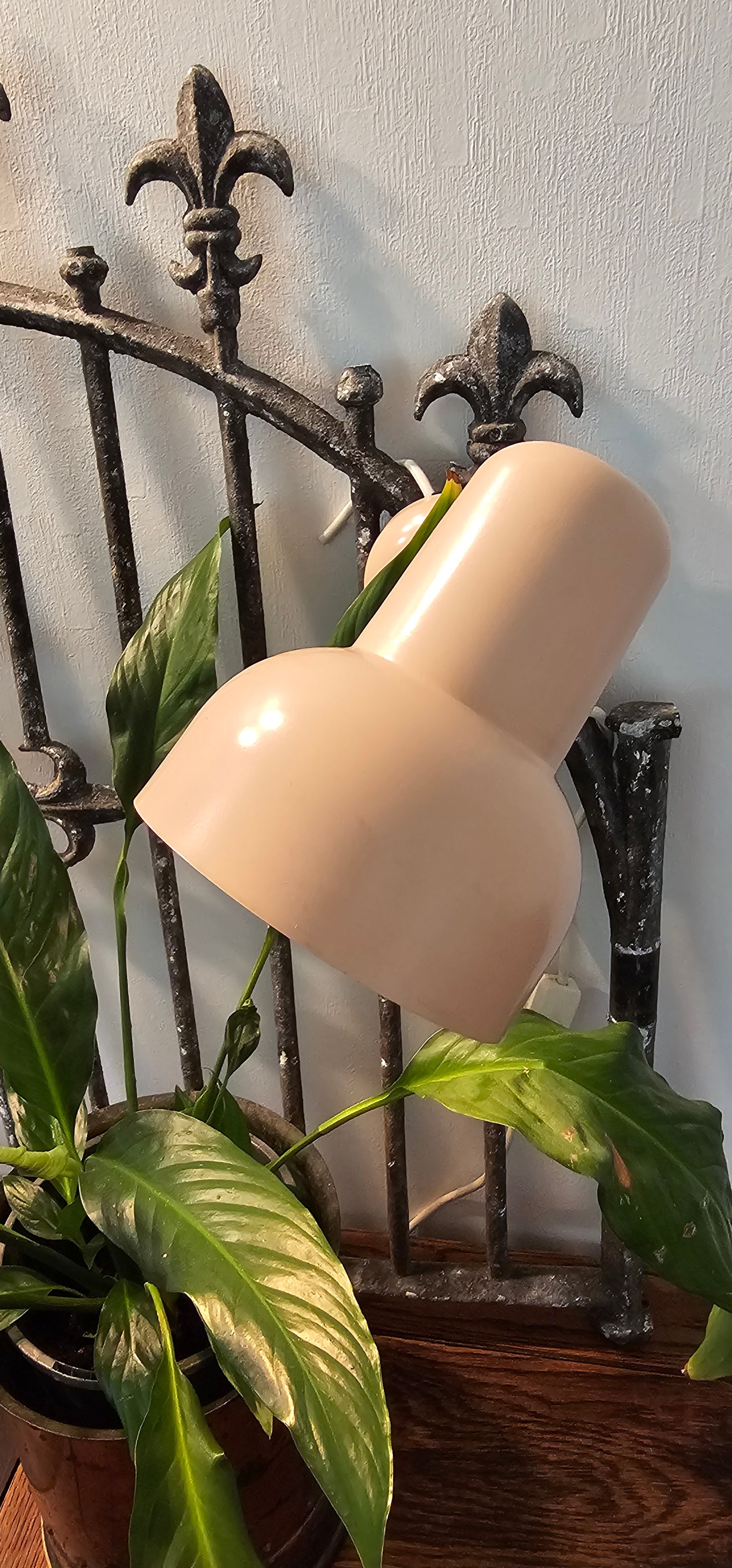 Retro Pink Bed Lamp